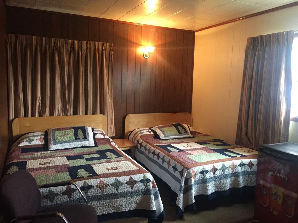 Twin Peaks Motel Napanee Екстериор снимка