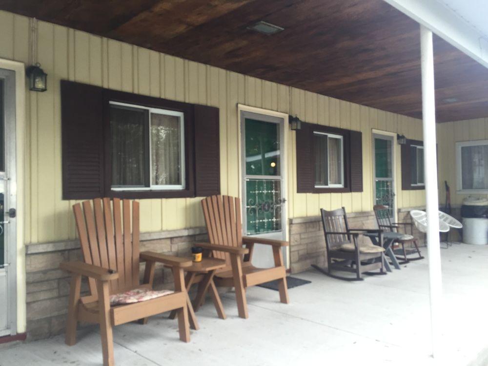 Twin Peaks Motel Napanee Екстериор снимка