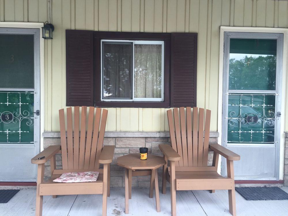 Twin Peaks Motel Napanee Екстериор снимка