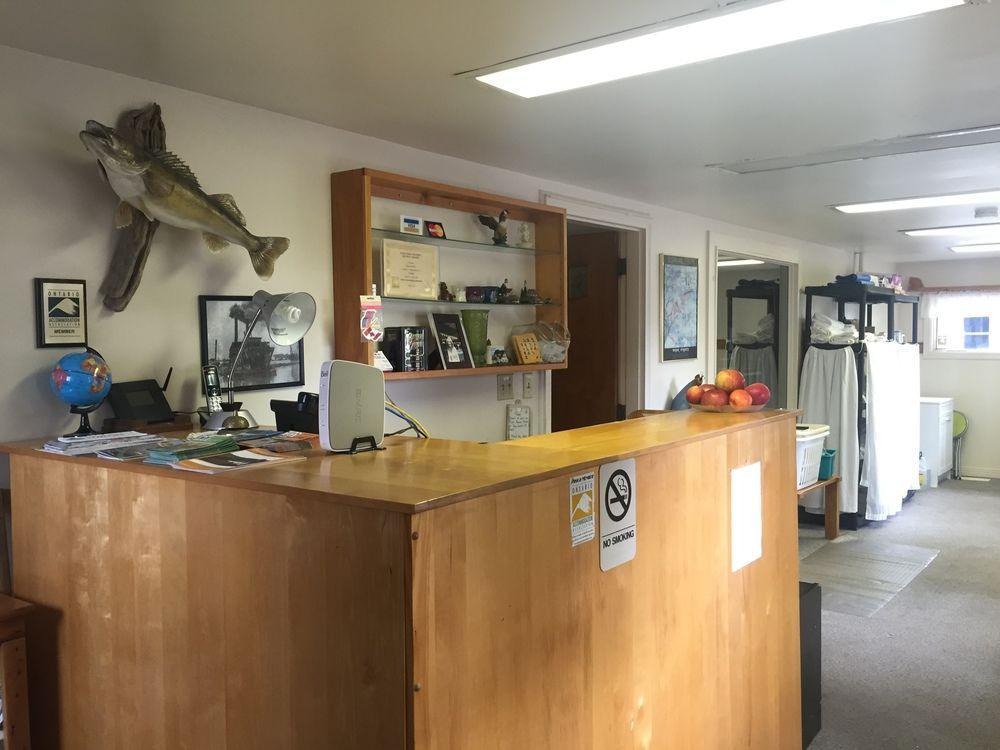 Twin Peaks Motel Napanee Екстериор снимка