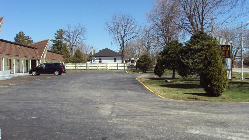 Twin Peaks Motel Napanee Екстериор снимка