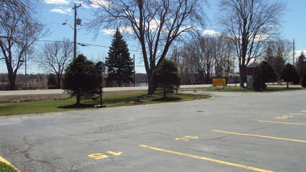 Twin Peaks Motel Napanee Екстериор снимка